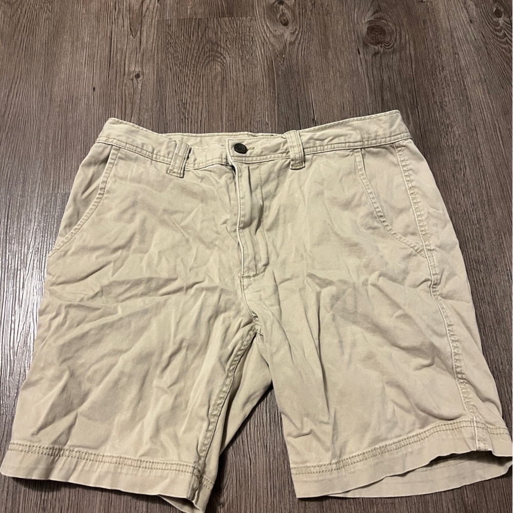 St. John's Bay Men's Tan Cargo Shorts